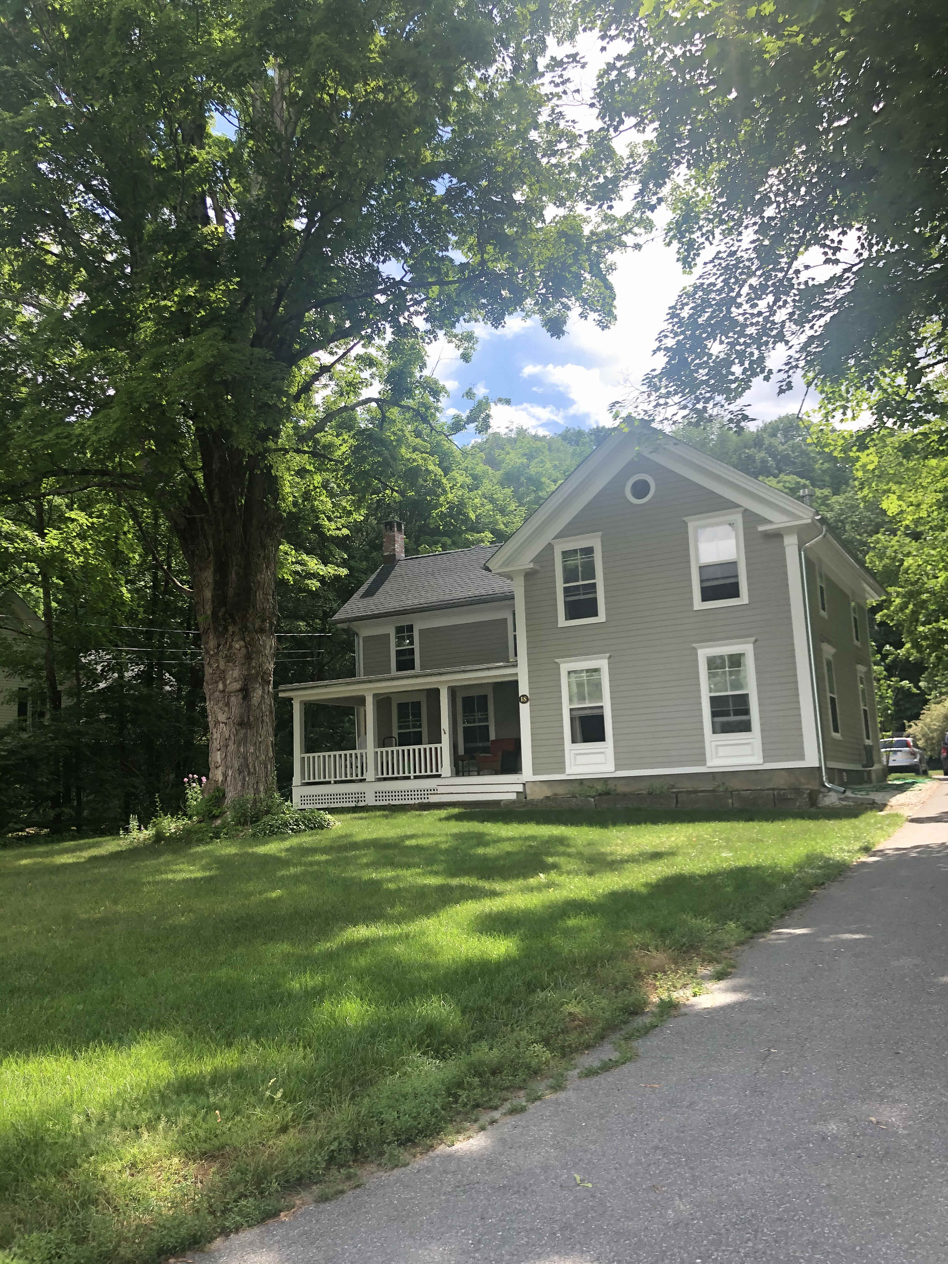 Building photograph for 18 UNDERMOUNTAIN ROAD